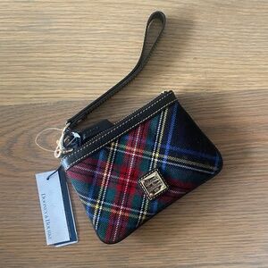 Adorable NWT Dooney & Bourke Black Tartan Plaid Wristlet Wallet ♥️🎁🖤